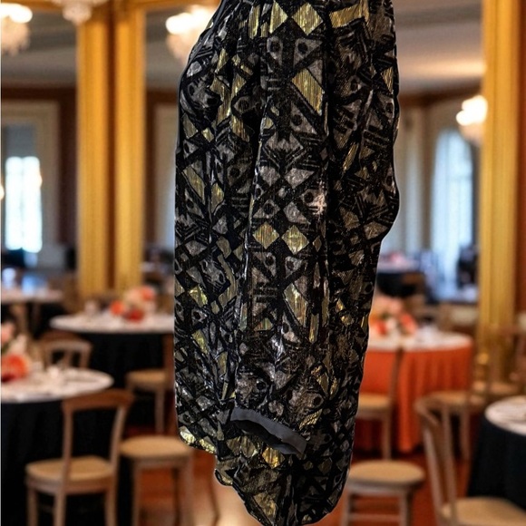 Gibson Latimer Black and Gold Patterned Tunic - Picture 3 of 7